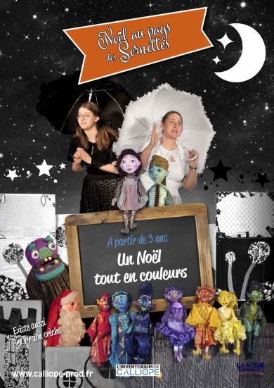 Deux comédiennes et des marionnettes sur un ciel étoilé